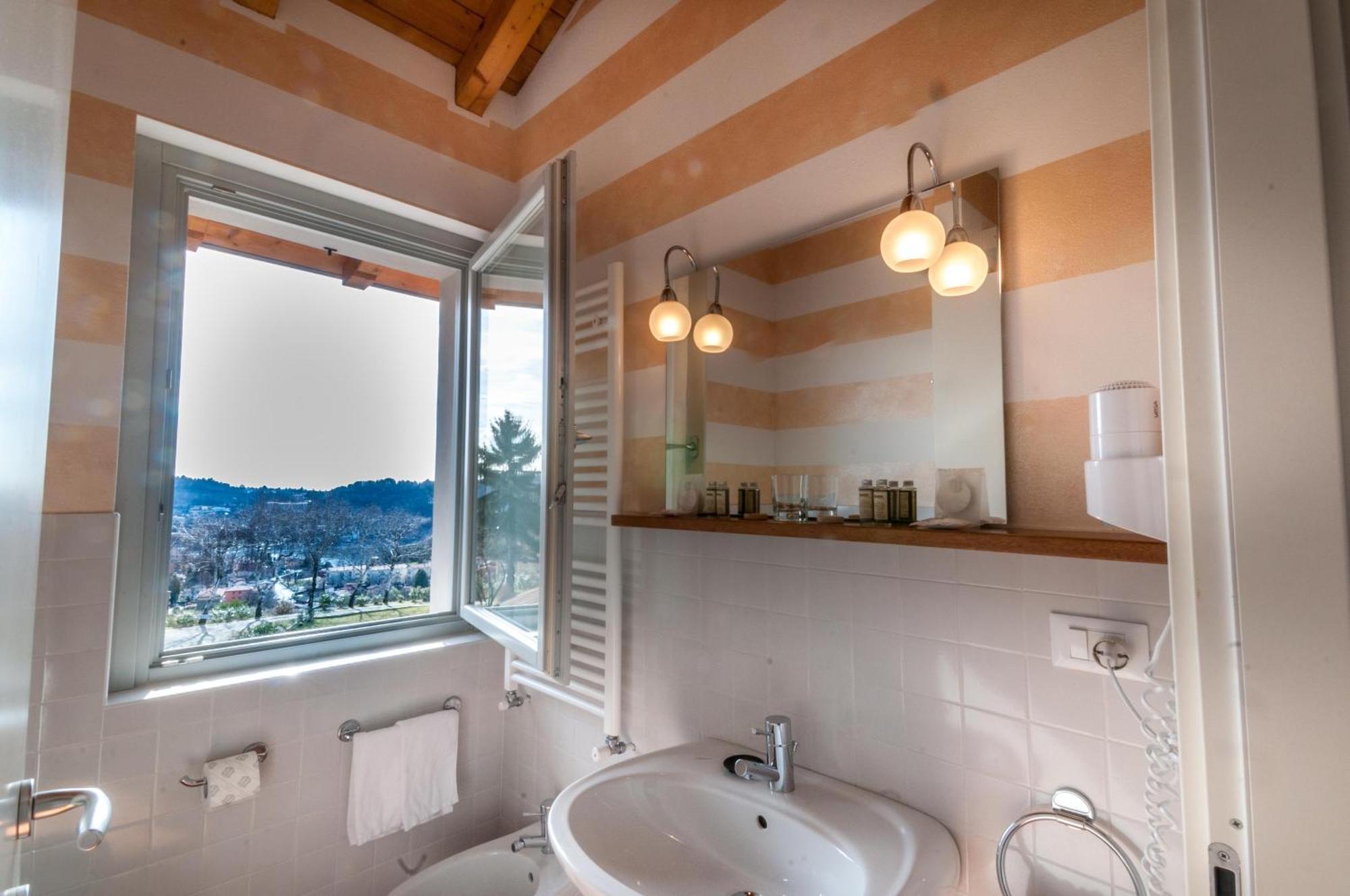 Locanda Pozzetto ラヴェーノ・モンベッロ 部屋 写真
